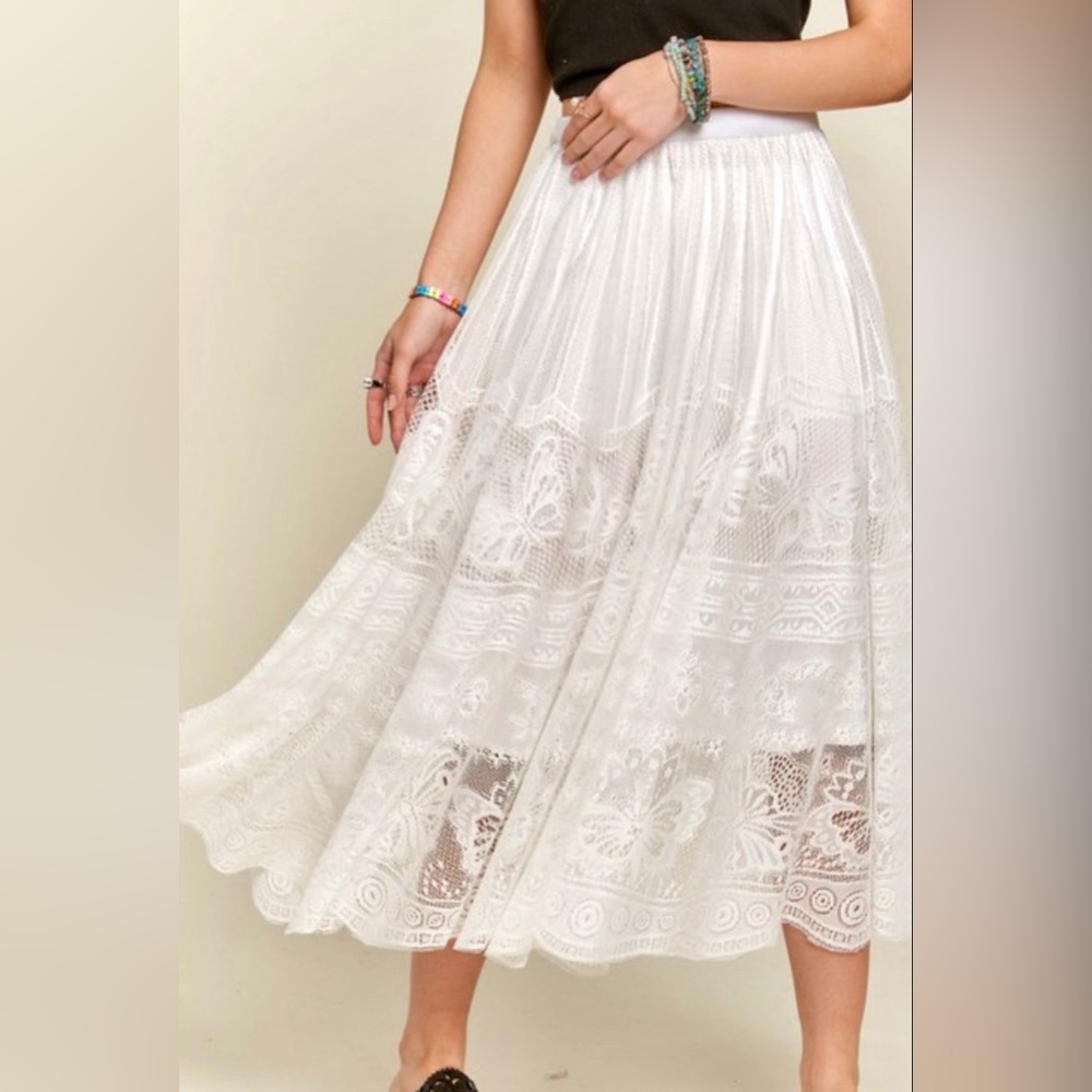 Acyda White Lace Elasticized Waist Maxi Skirt